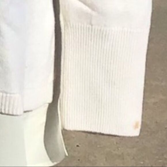 VINCE Sweater Neutral Pullover Knit V-Neck Silk Trim Hem Sweater Size XS - Picture 10 of 10